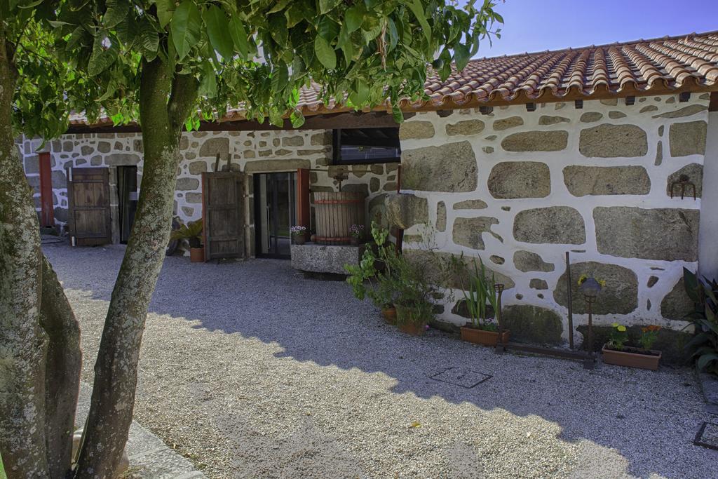 1720 Quinta Da Cancela - Winery & Farmhouse กิมาไรส์ ภายนอก รูปภาพ